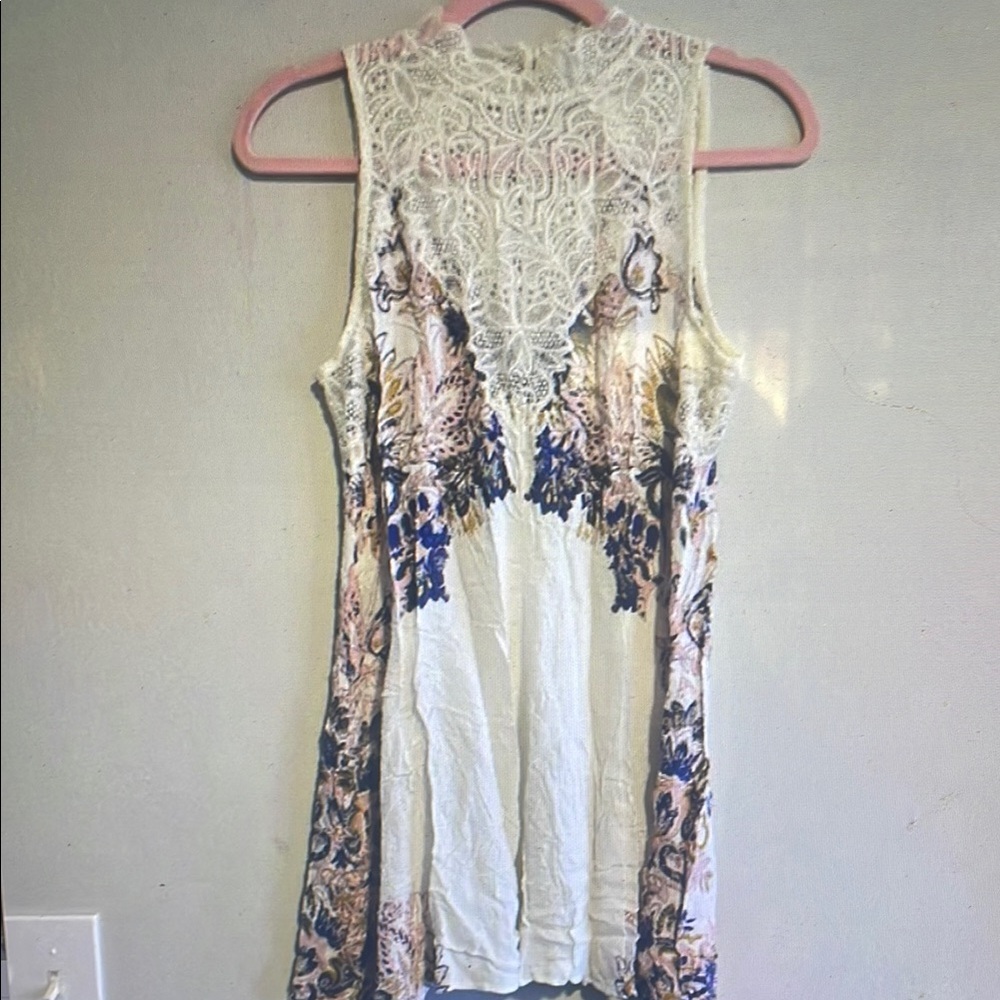 Elegant Lace Sleeveless Top